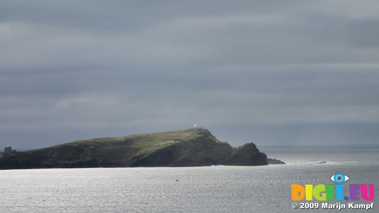 SX08799 View to Towan Head from Trevelgue Head - Porth